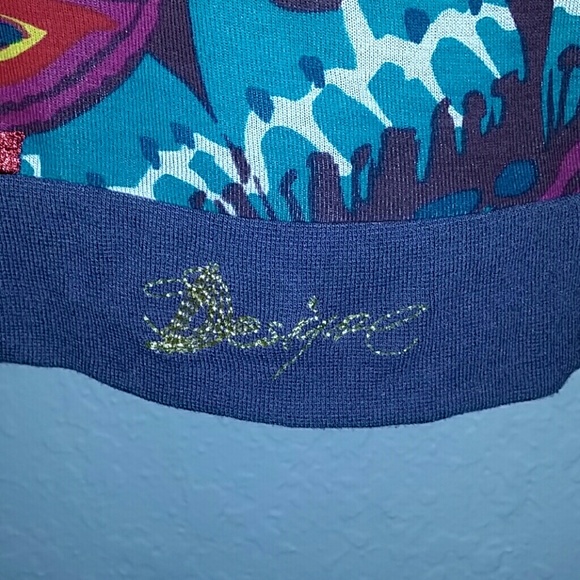 Top - Picture 4 of 4